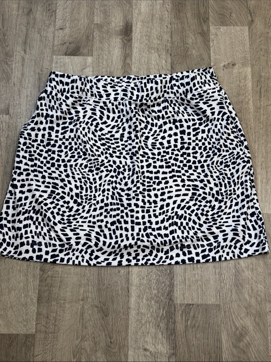 Chico's Dresses & Skirts - Chico's Black and White Abstract Print Mini Skirt size Chicos 2 or 12